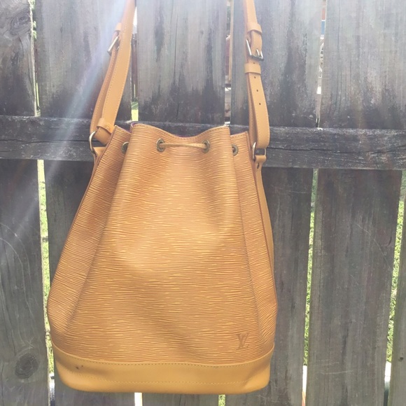 Louis Vuitton Petit Epi Noe Bucket Bag - Picture 4 of 8